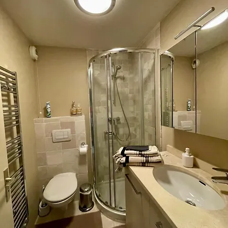 Superbe En Bord De Mer, Pres Du Centre Et Des Plages Menton