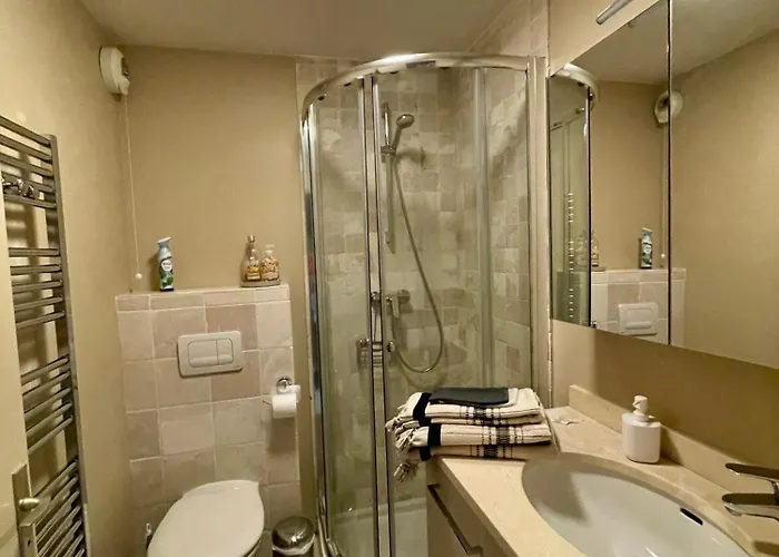 Superbe En Bord De Mer, Près Du Centre Et Des Plages Menton